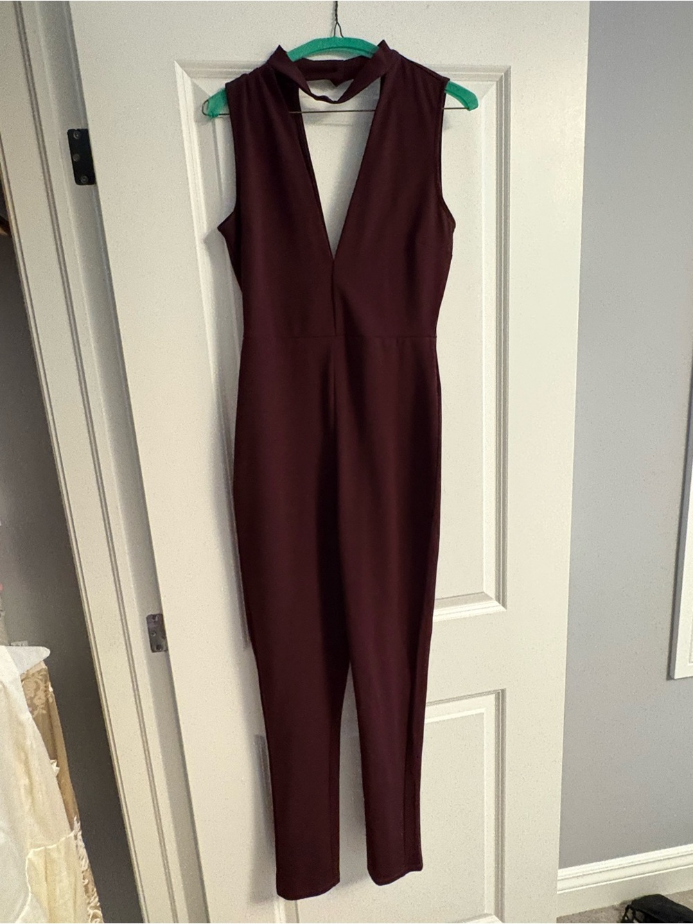 Sleeveless V-Neck Jumpsuit in Burgundy